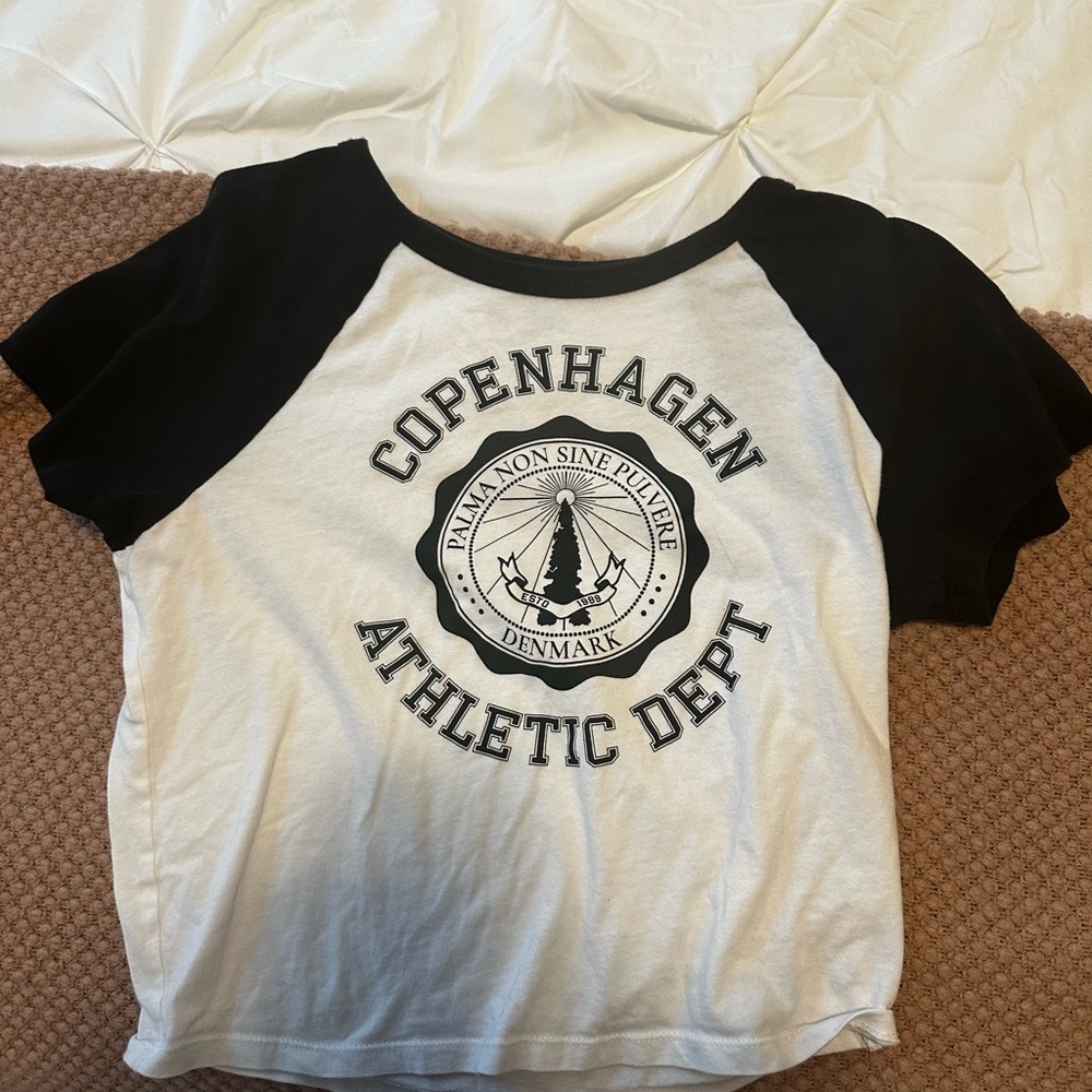 Hollister Loose Baby Tee (Size Small)